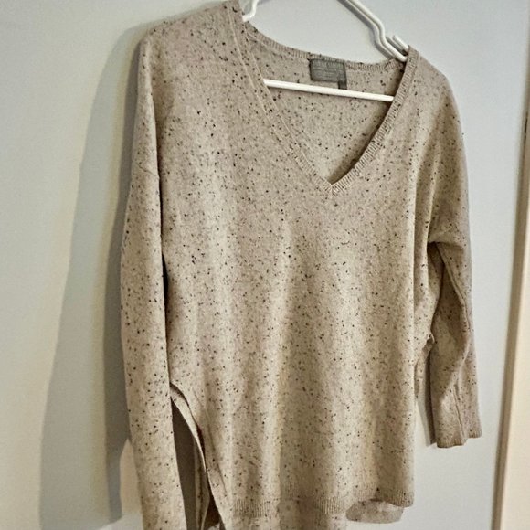 Subtle Luxury Speckled Cashmere/Yak Wool Blend V-Neck Sweater, Size S - Picture 2 of 5